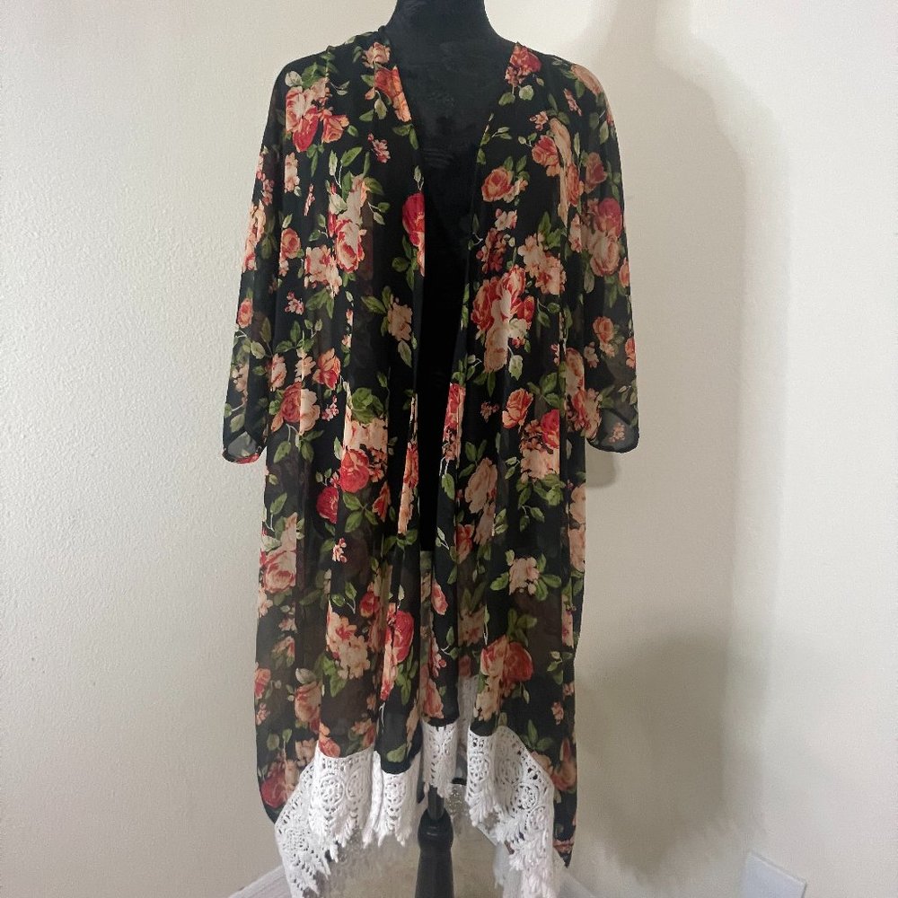 La Hearts black/floral kimono - one size - crochet hem